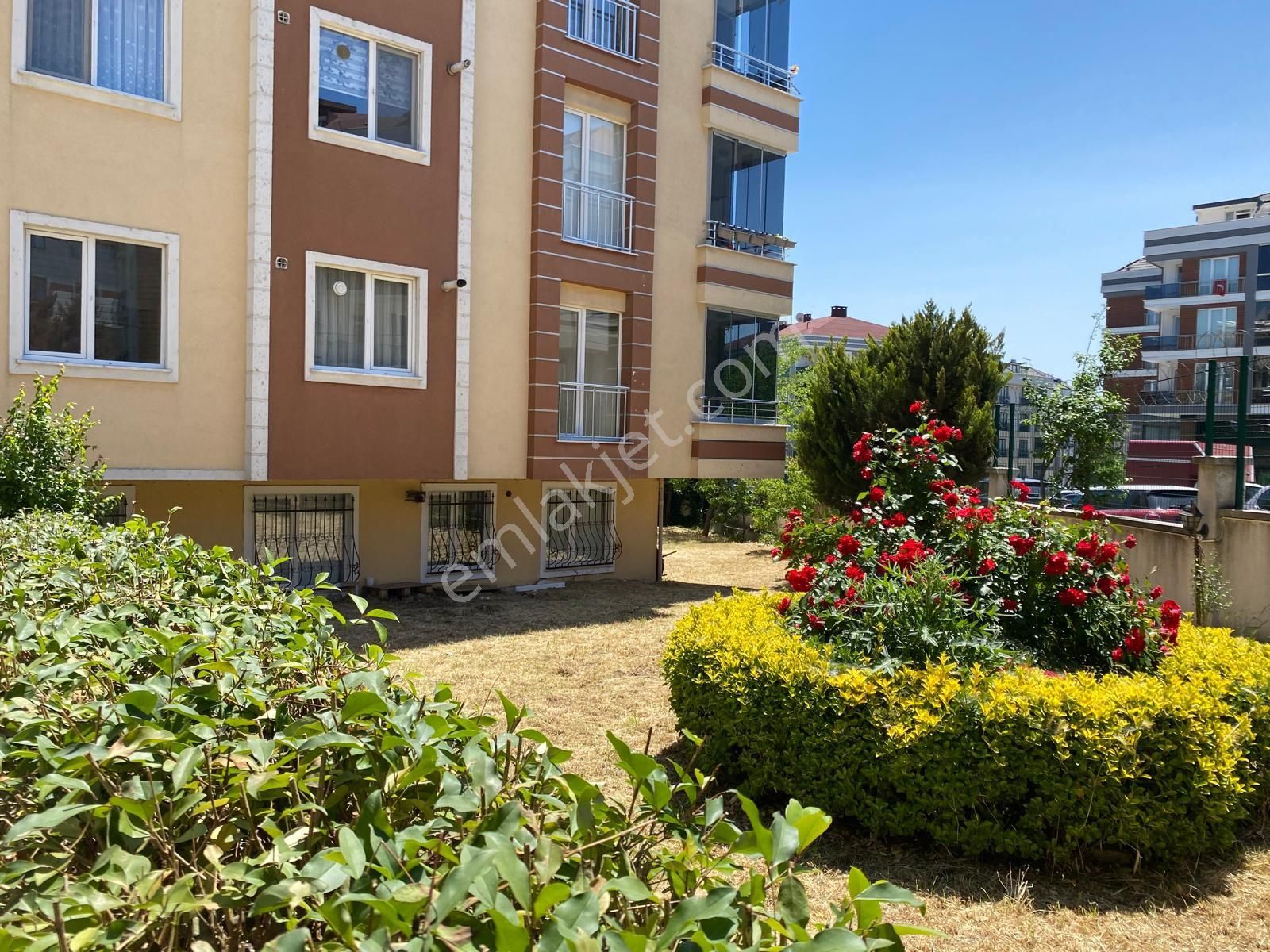 Kavaklı Merkezde Butik Site İçinde Kiralık 1+1 Düz Giriş Daire