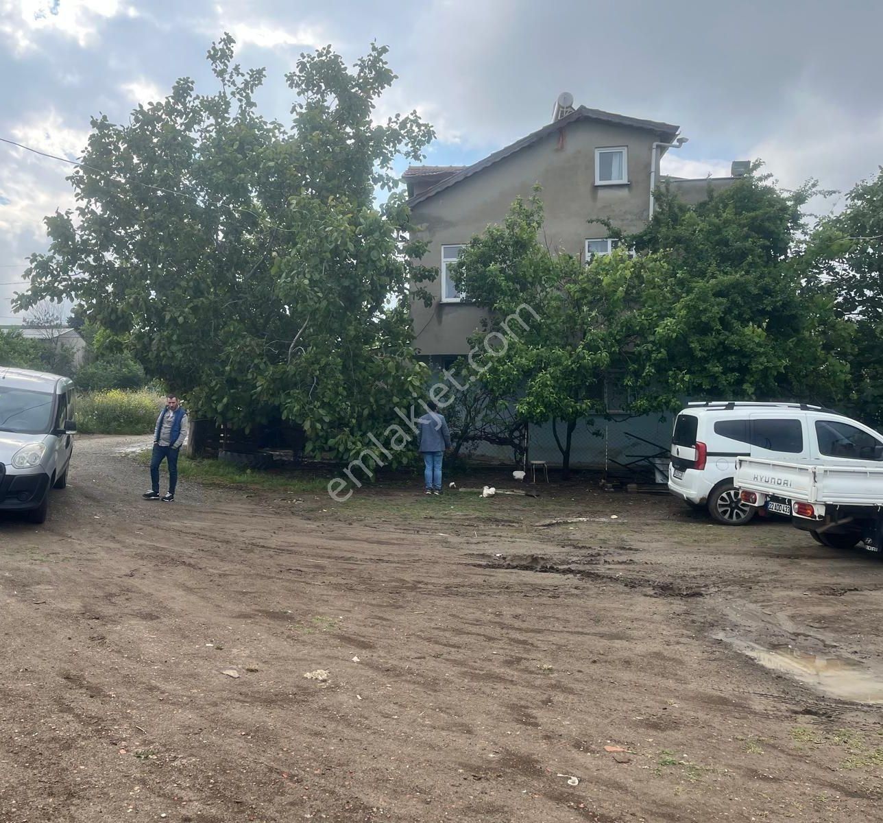 Tekirdağ Yeniçiftlik Merkezde 3 Kat İmarlı İfrazlı Arsa