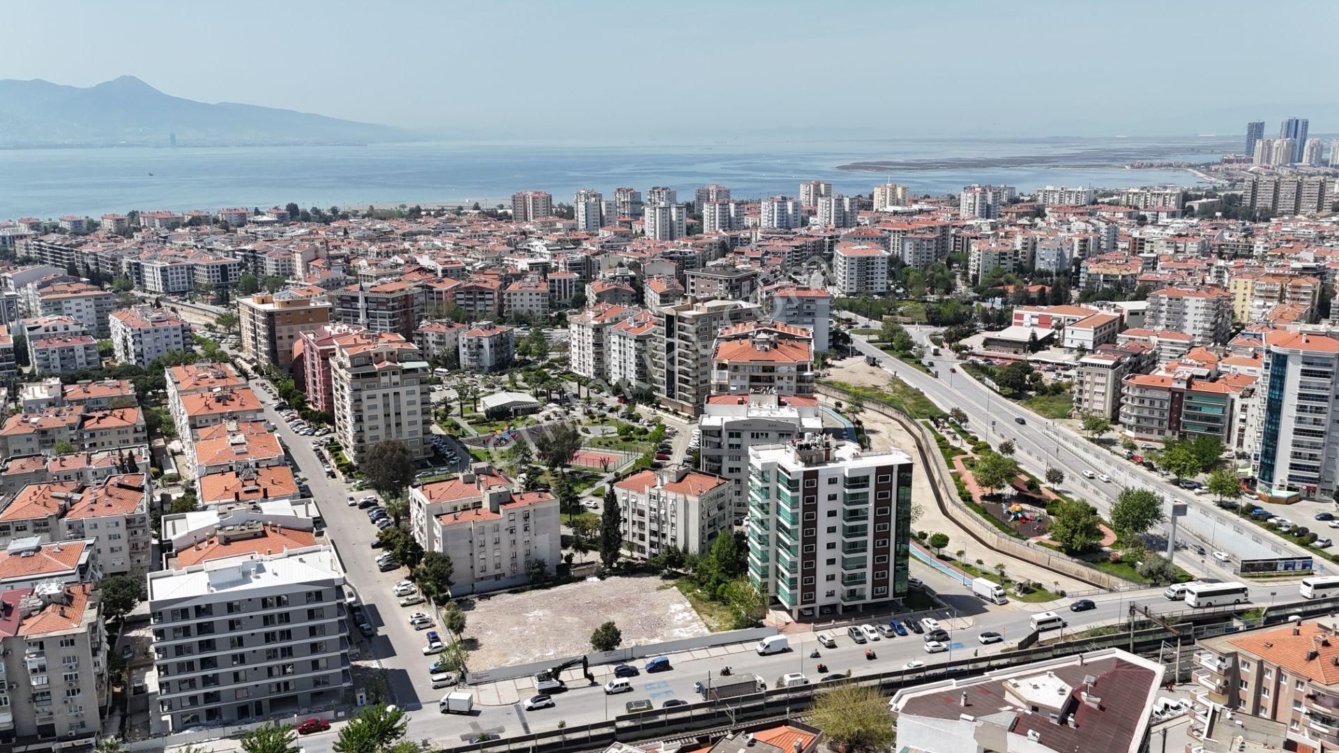 İzmir Bostanlı Dönmez Boyalı Sitesi'nde Satılık 3+1 Daire