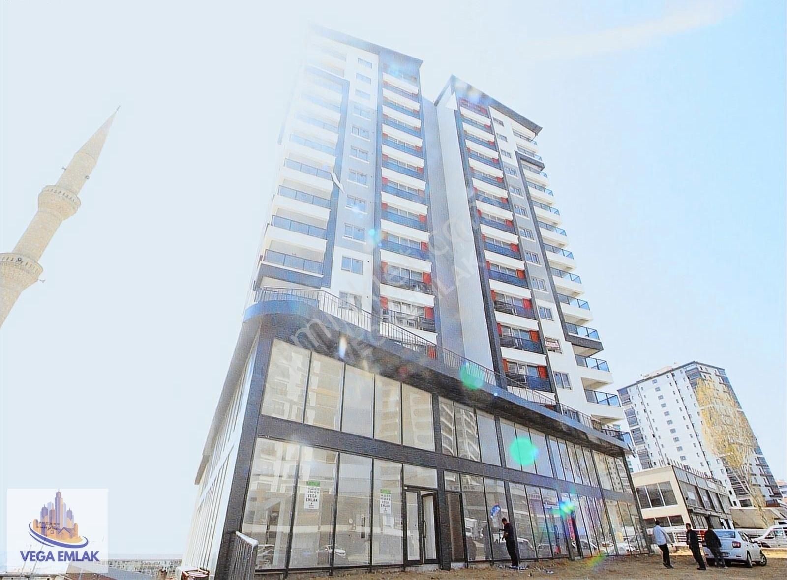 Vega Emlaktan Ana Caddede Bulvara Cephe 800 M2 Boş Dükkan