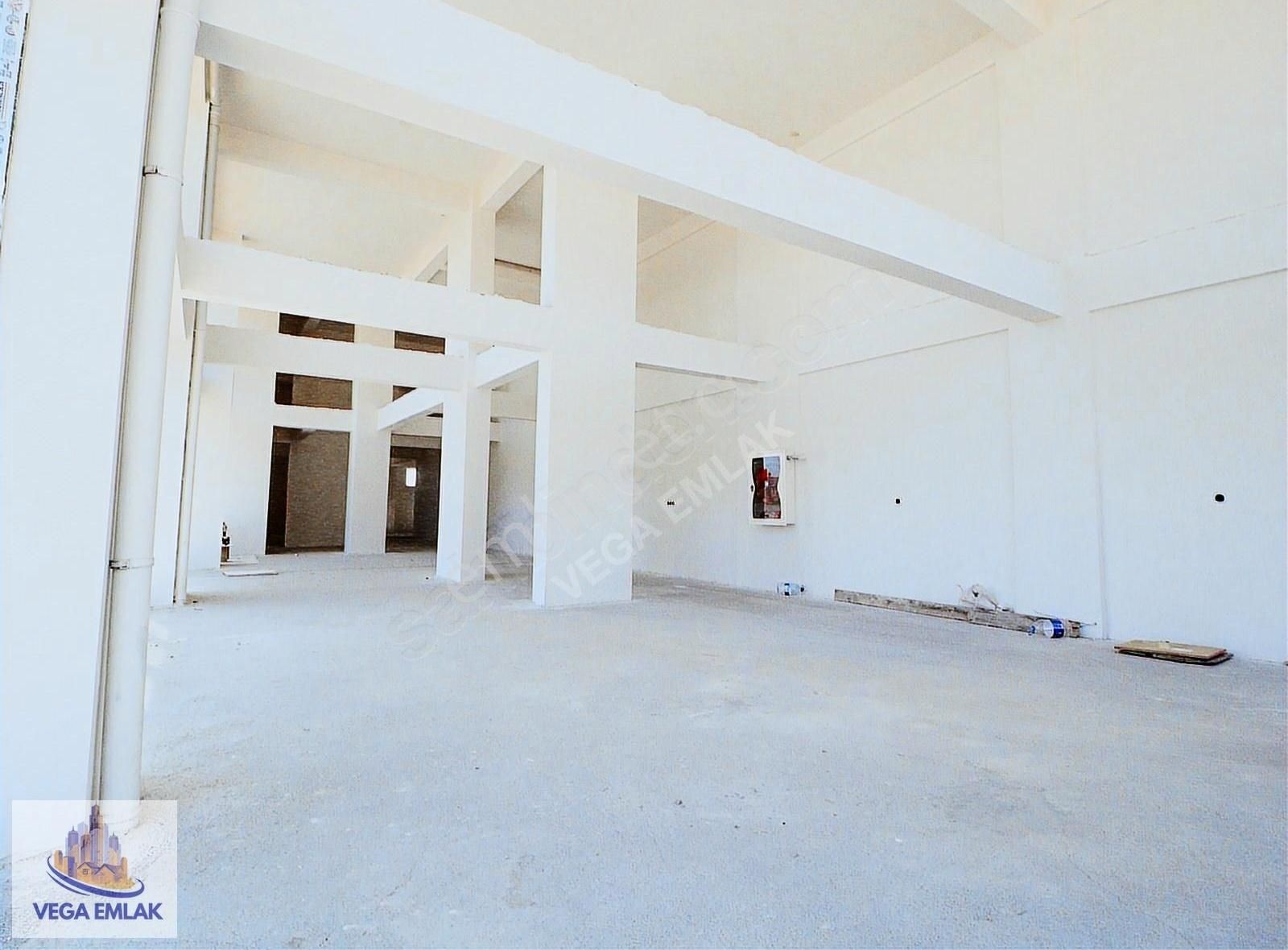 Vega Emlaktan Ana Caddede Bulvara Cephe 800 M2 Boş Dükkan - Görsel 4