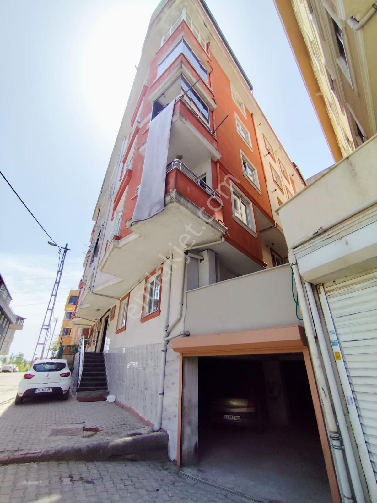Yayalar Metro Durağına Yürüme Arakat 2+1 85m2 Fırsat Kiralık