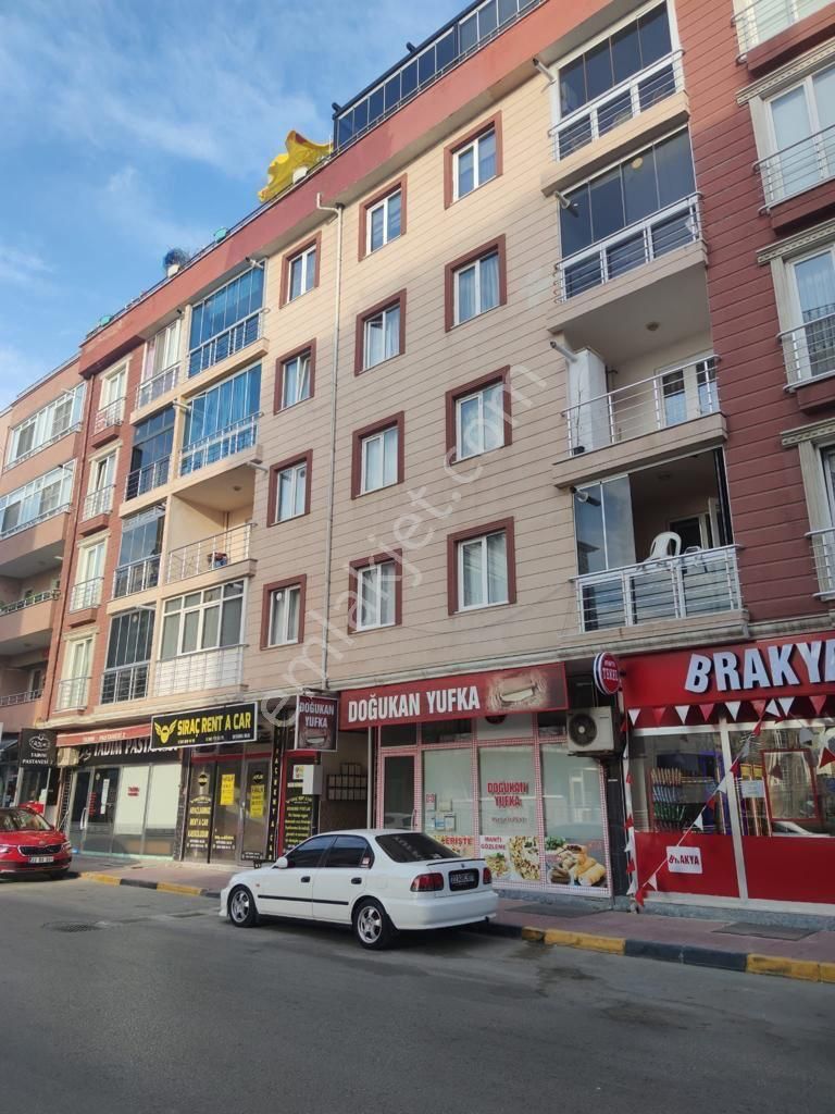 4+1 Cade Üzerinde Satılık Acil Daire