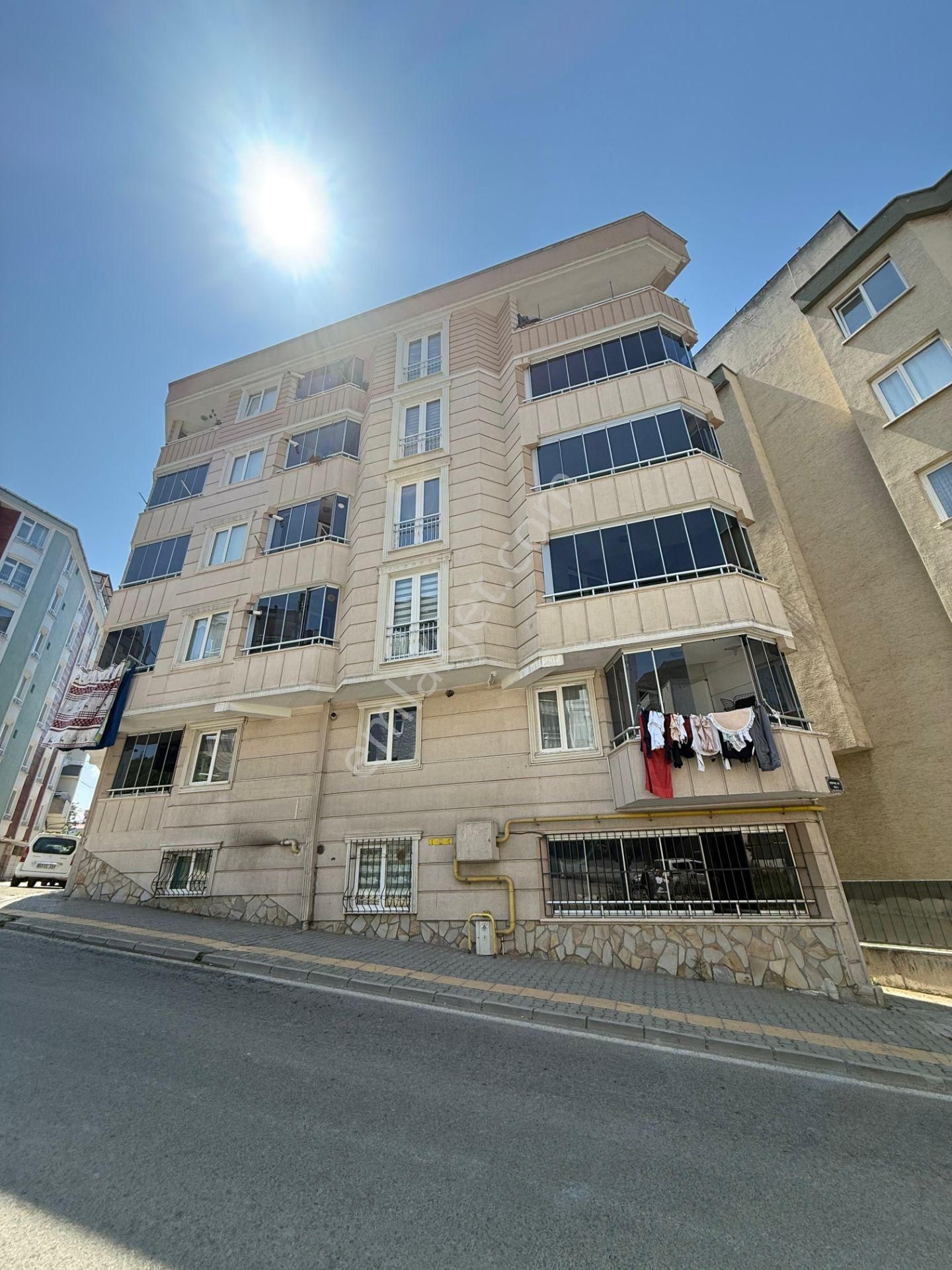 Canik Uludağ Mahallesi 15 Yıllık Kat Mülkiyetli Caddeye Cephe 3+1 Satılık Daire