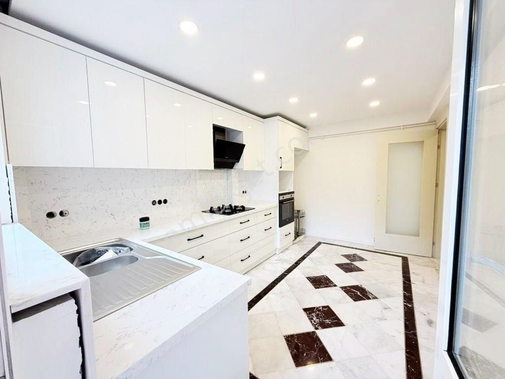 Kadıköy Suadiyede Merkezi 4+1 Satılık Daire Troykadan