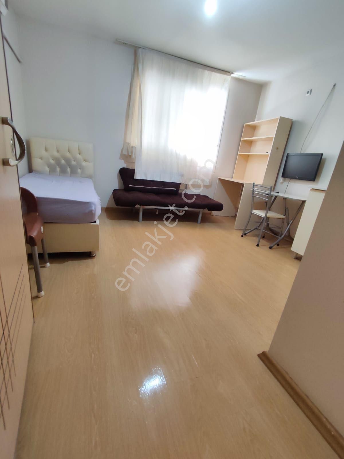 Seyhan Yeşilyurt Duygu Kafeye Yürüme Mesafesinde 1+0 Eşyalı Kiralık