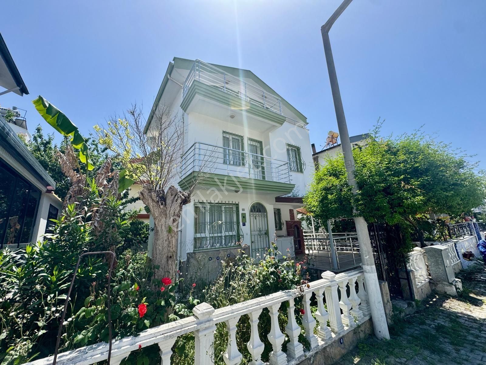 Kuşadası Davutlar Sahilinde Tek Müstakil 4+1