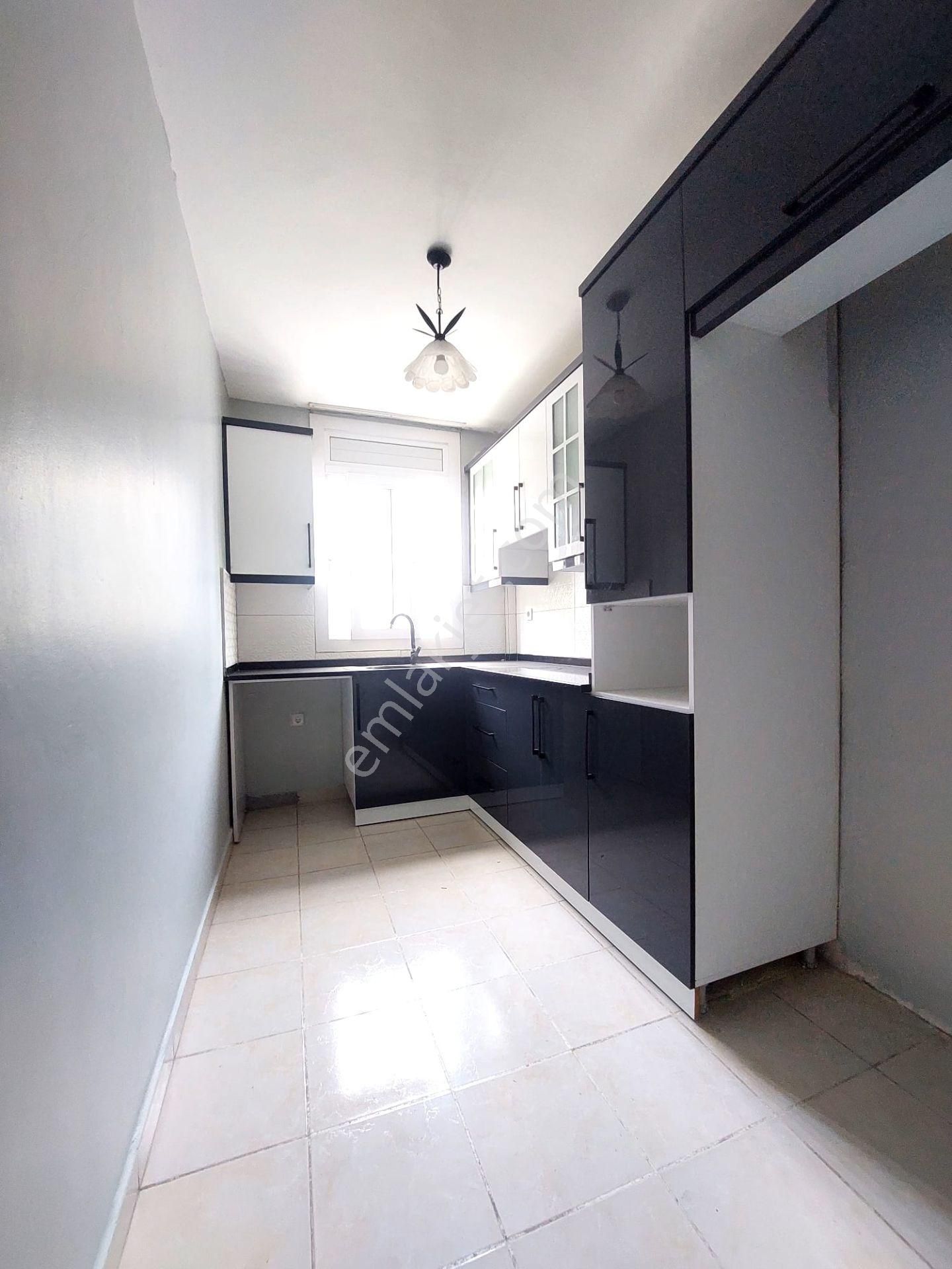 Yeşilyurt Mh. Salı Pazarı Yanında 3+1 Kapalı Mutfak Hasarsız
