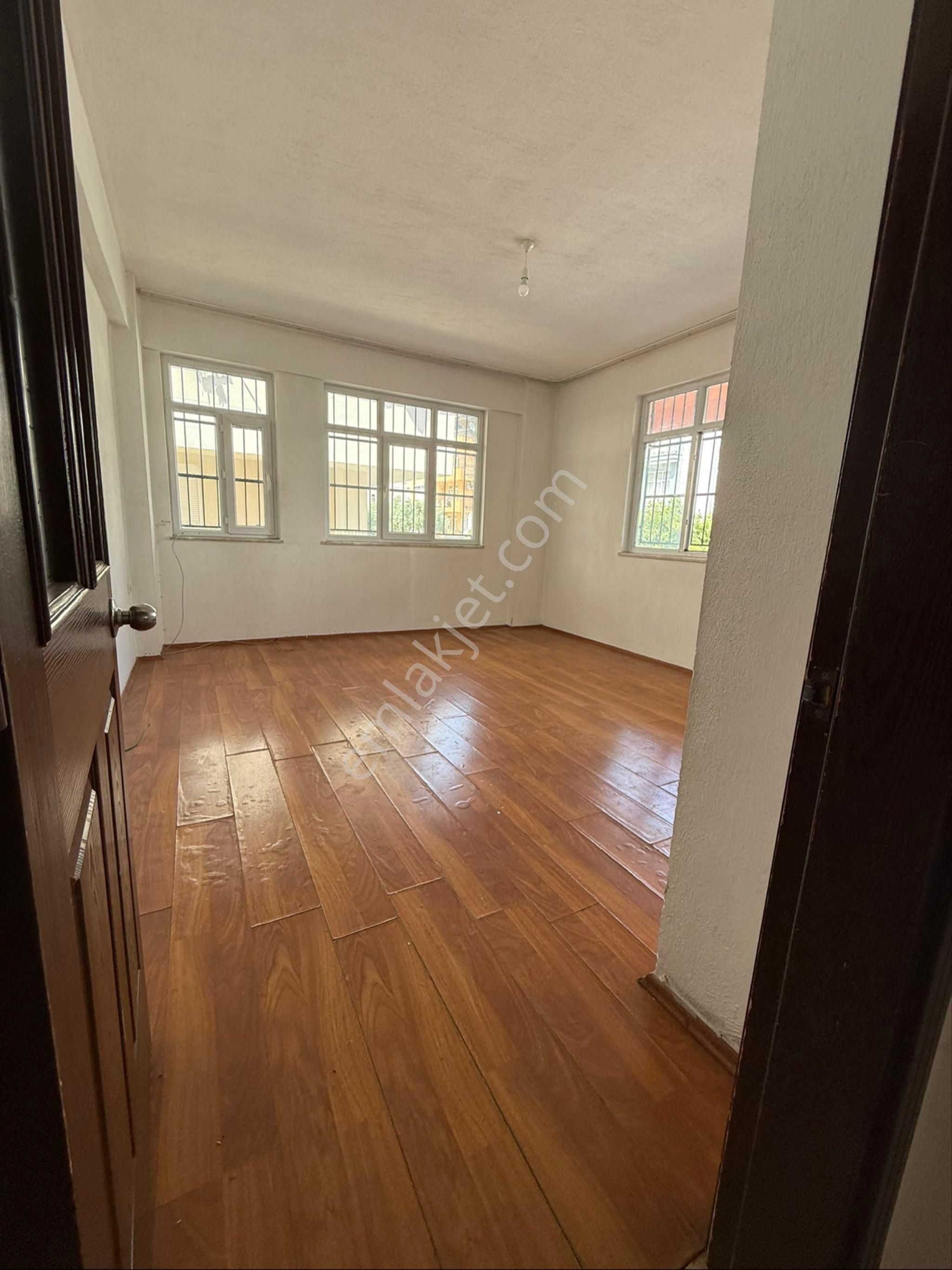 Manavgat Emek Mahallesinde Borsa Okuluna Yakın 3+1 Kiralık Daire
