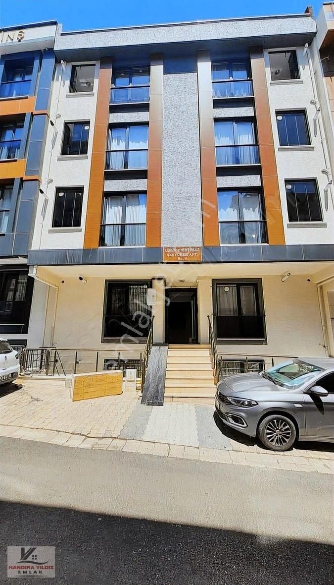 Libadiye'de Özel Yapım Daire- 2+1 75m2.2.kat