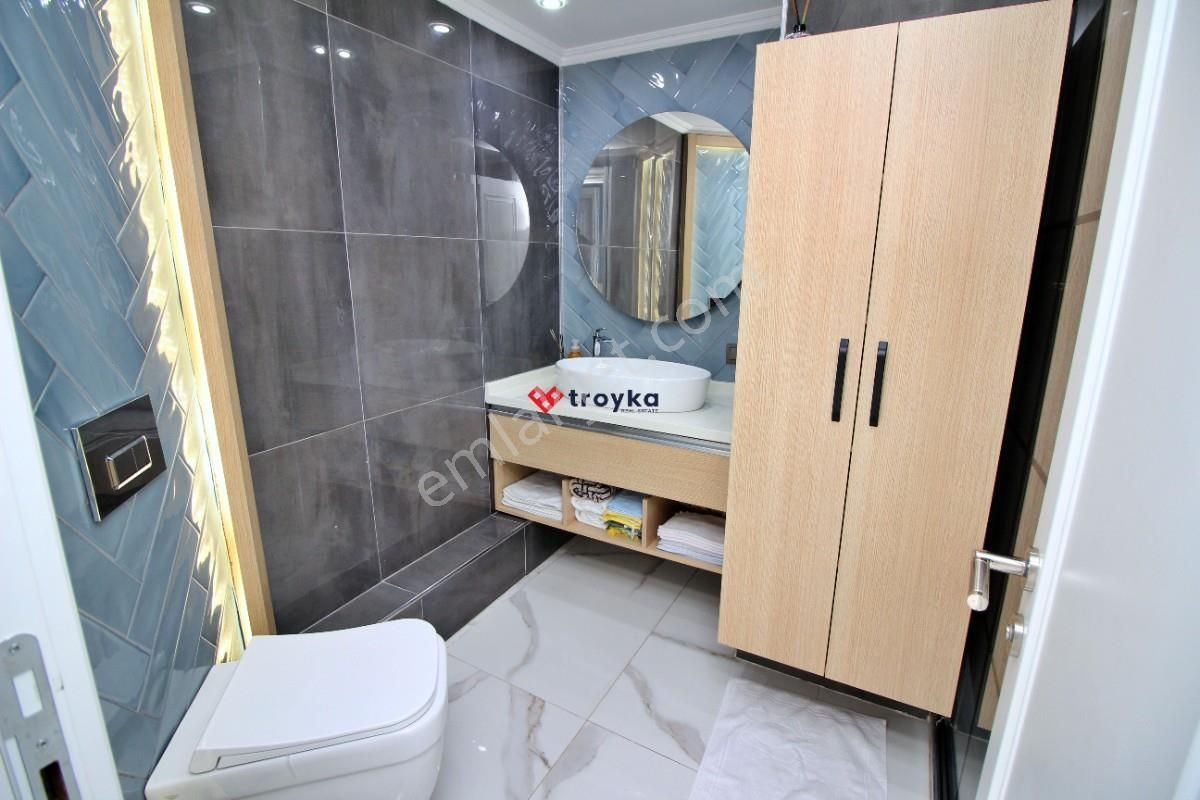 Kartal 9 Palmiye Sitesinde Teraslı 4+1 Satılık Daire Troykadan