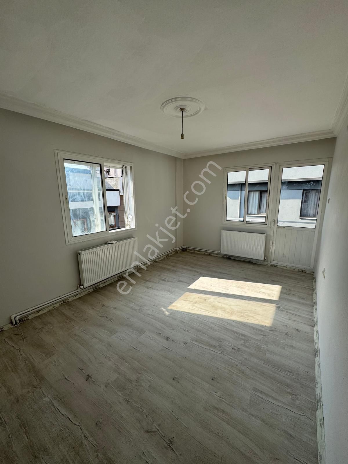 Acill Buca Şirinyer Nato Komutanlığı Ve Adli Tıp Yakını 2+1 90m2 Dgazlı Ayrı Mutfak Bakımlı Daire