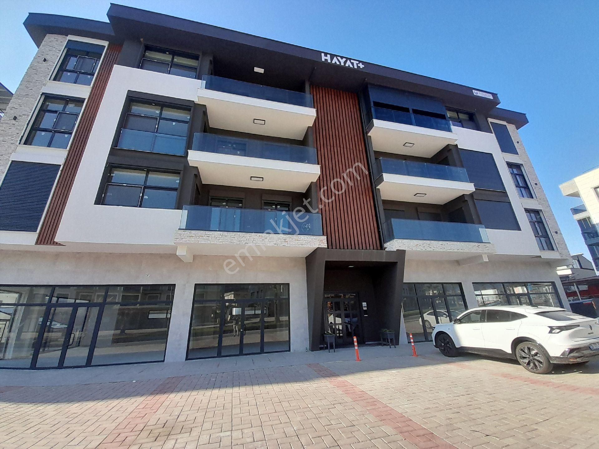 Kuşadası Davutlar Bölgesinde Deniz Manzaralı 2+1 Geniş Daire
