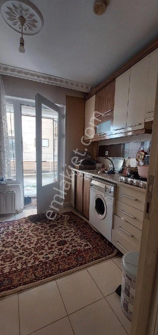 Keçiören Aktepede 3+1 Ebeveyin Banyolu Cadde Yakını Daire