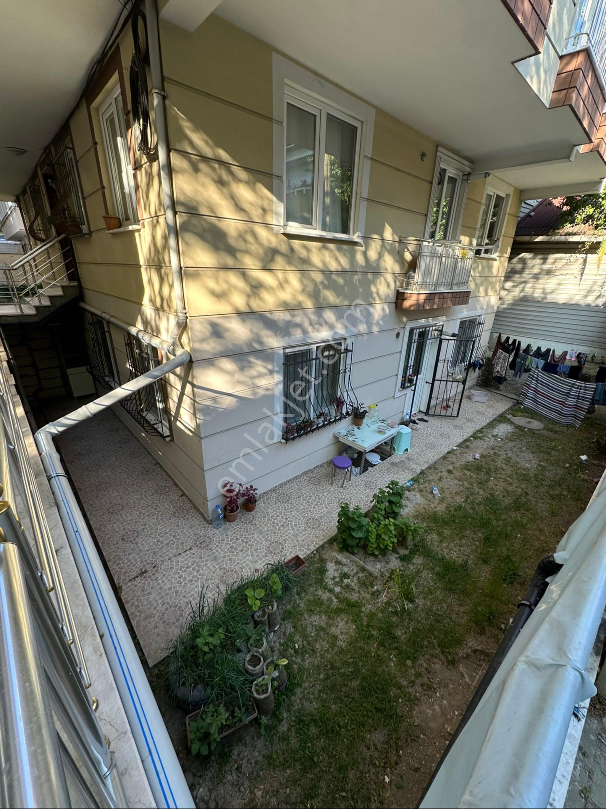 Avcılar Cihangirde 85 M2 2+1 Bahçe Katı Girişli İskanlı Ön Cephe