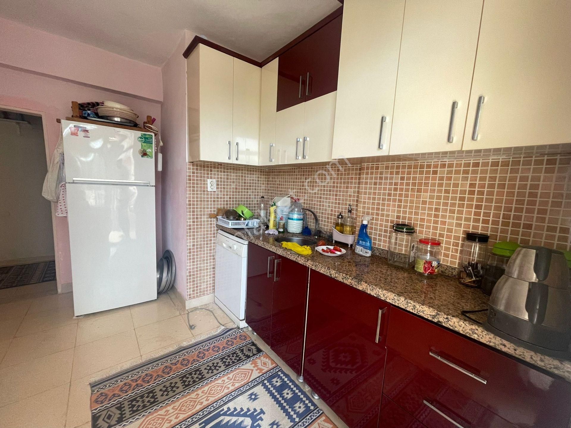Karınca'dan İstiklal Mh'de Soydaş Sitesinde Geniş Oturum 3+1 Satılık !