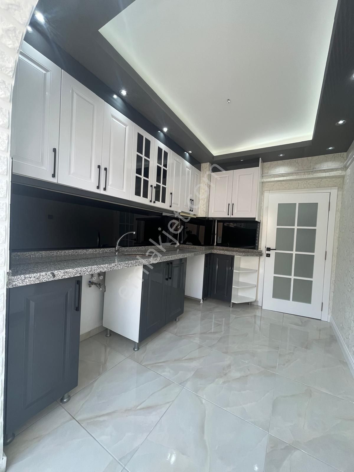 Örnek Emlak'tan Plevne Mh. 3+1 3. Ara Kat 3+1 110m2 Full Yapılı Satılık Daire