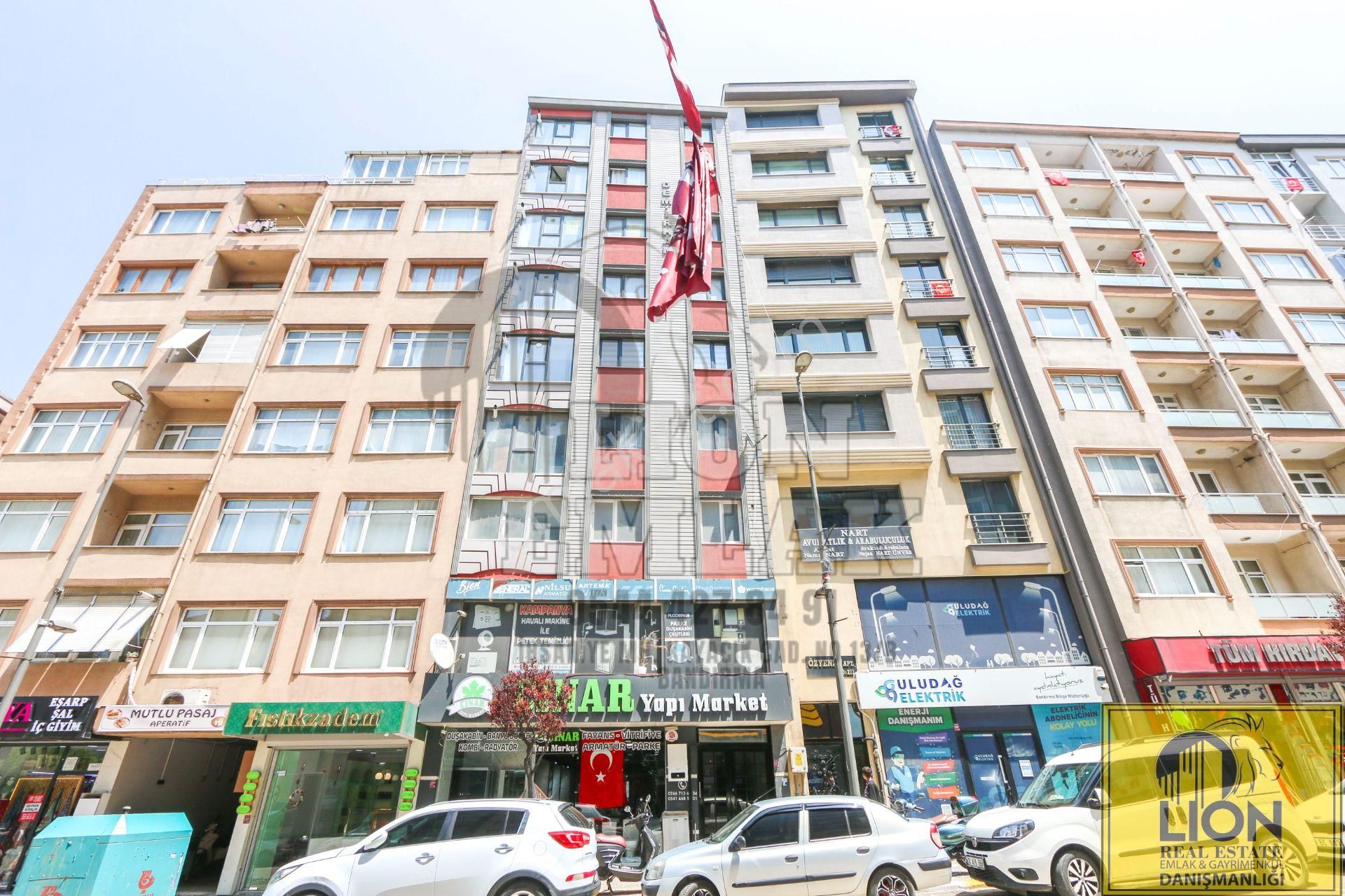 Bandırma 17eylül'de İşlek Ana Cadde Üzerinde , Lüks Tasarım Satılık 2+1 Ara Kat Daire