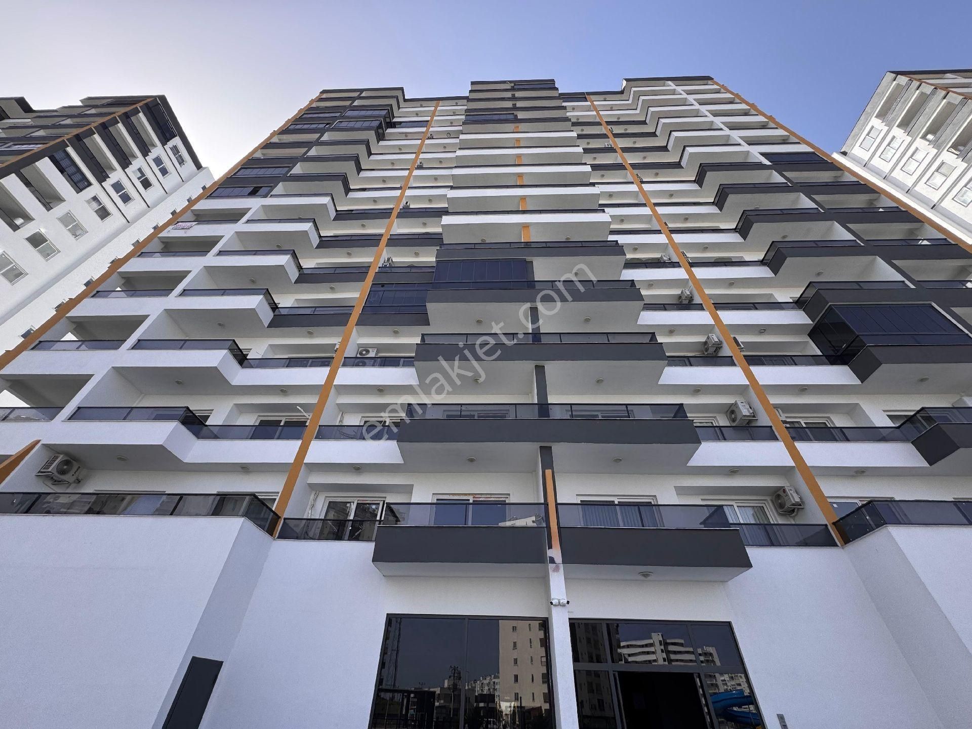 Tema'dan Tömük Violetta Sitesi'nde Havuzlu Eşyalı 1+1 Daire