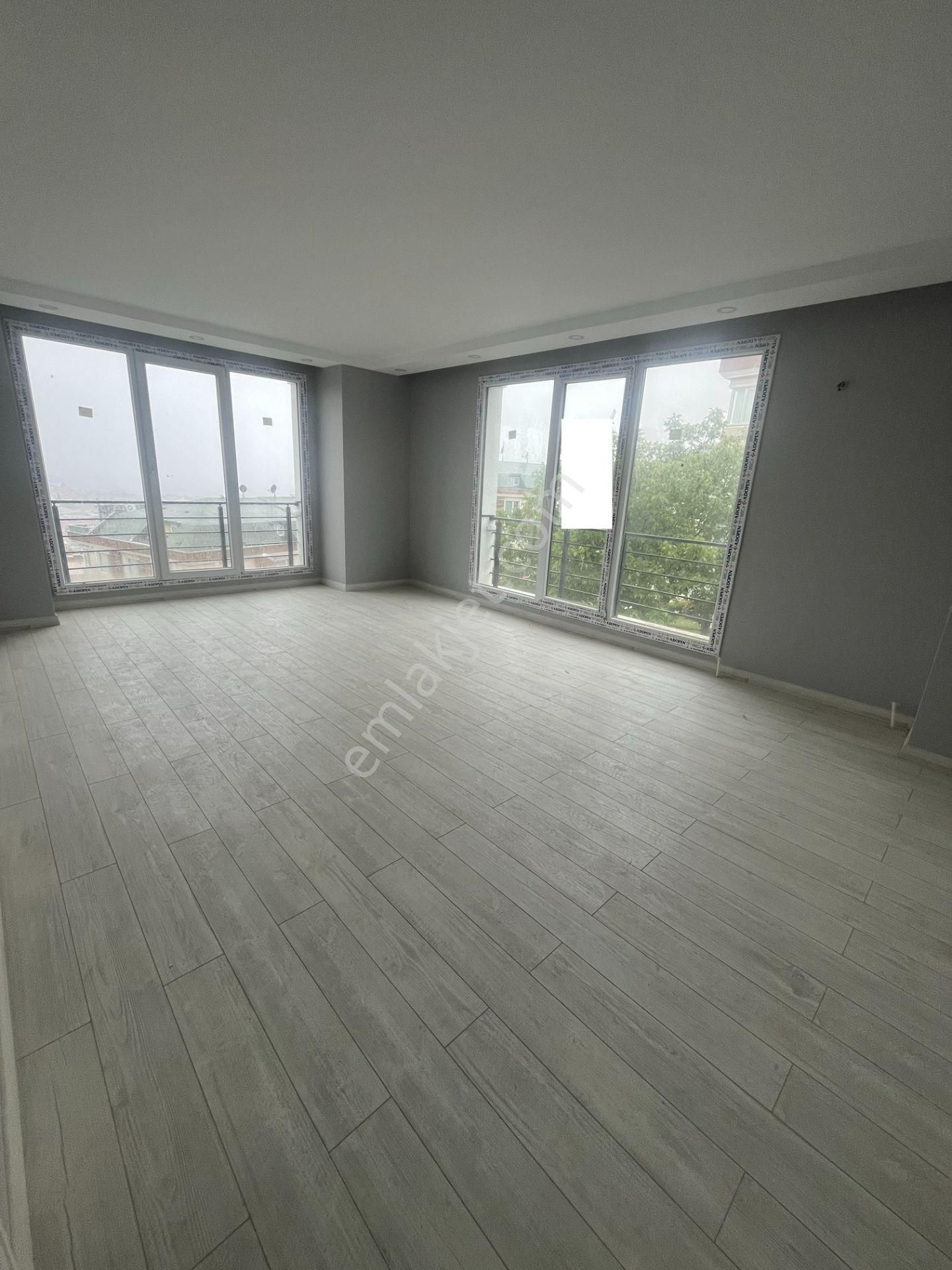Büyükçekmece Fatih Mah Ultra Lüx Sitede Deniz Manzaralı Sıfır 3+1 Satılık Daire