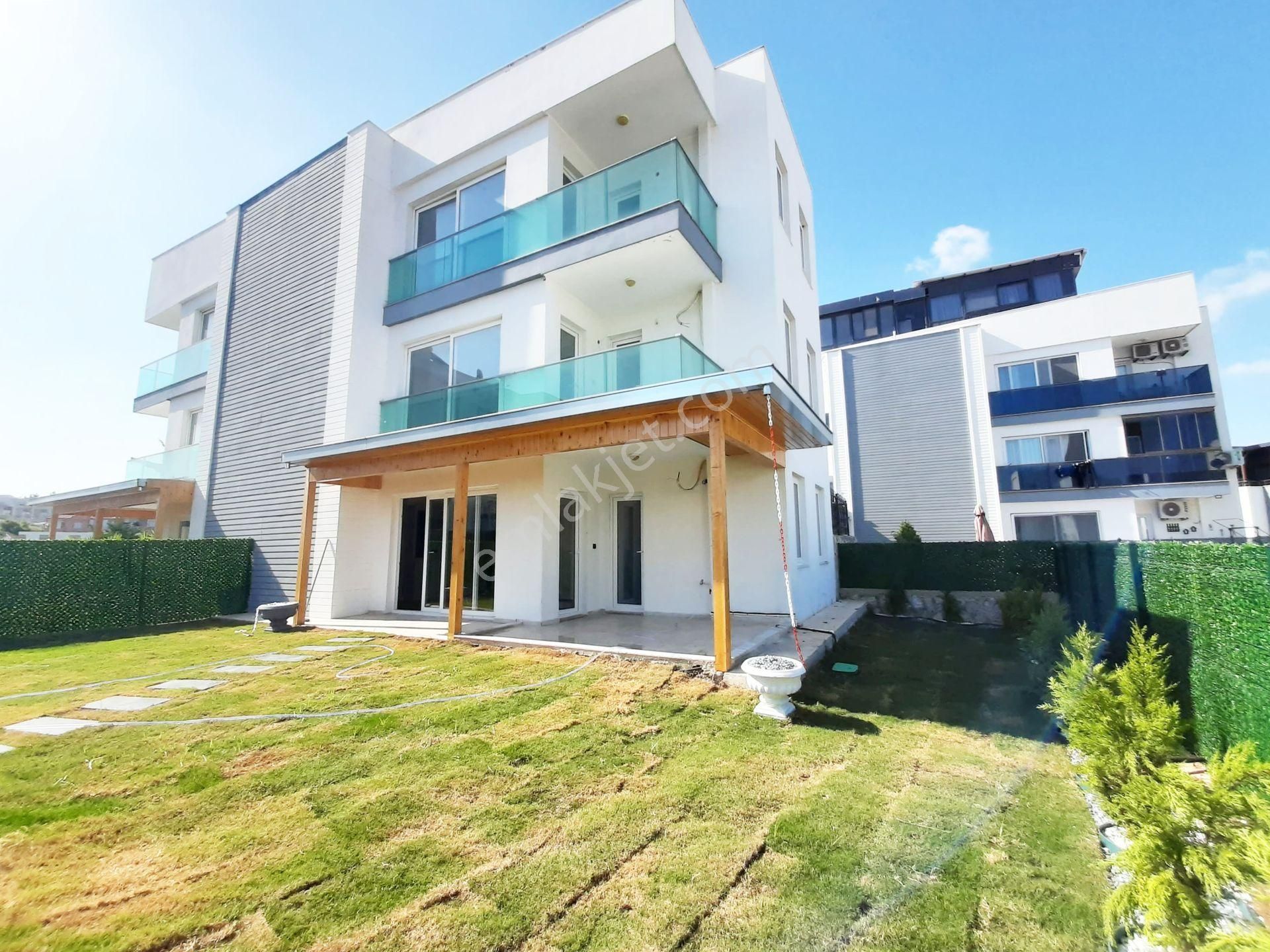 Kabasakal'da Villa Tadın'da Havuzlu Güvenlikli Sosyal Aktiviteli 106m2 Kendine Ait Bahçeli 2+1
