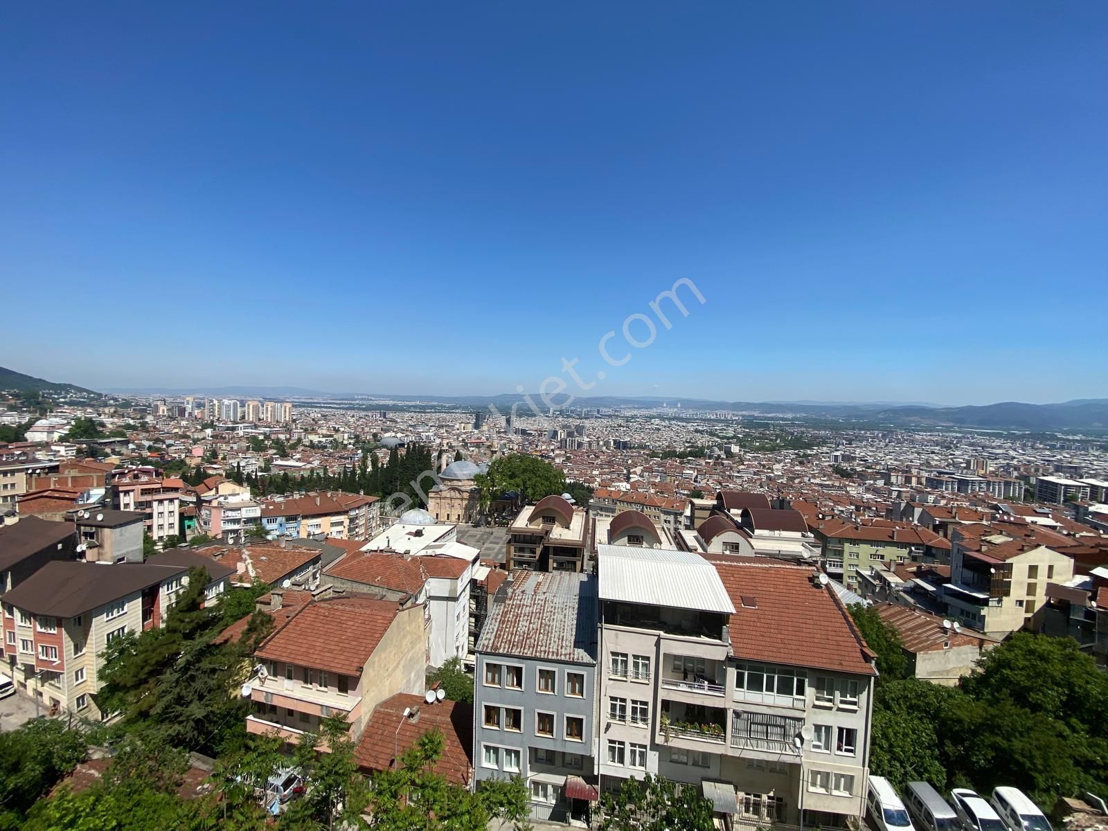 Emirsultan'da Ara Kat Masrafsız Bursa Manzaralı Daire