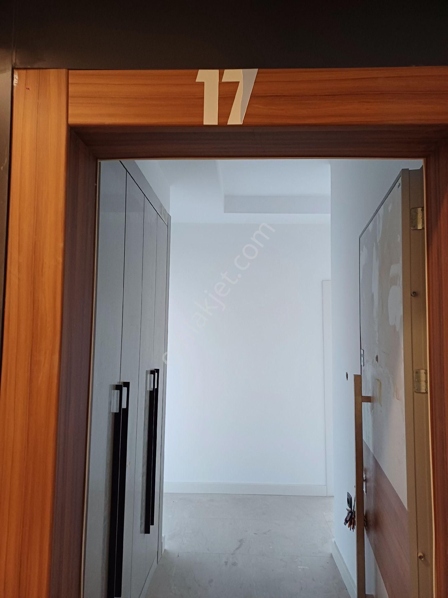 Kuşadası Değirmendere Mahallesinde Havuzlu Sıfır Lüks Daire