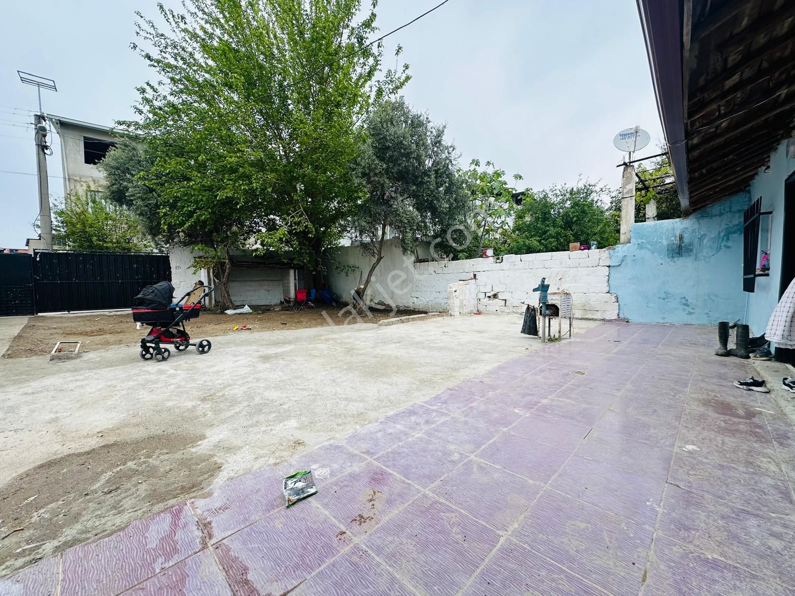 🏡 Göl-san Gayrimenkul’den 🏡 Şirinevler'de 257 M2 Arsa İçinde Müstakil Satılık Ev