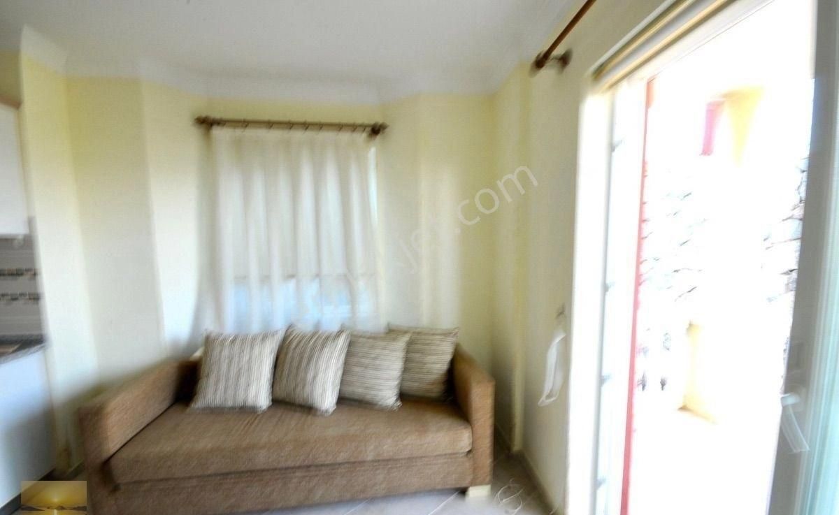 Büyük Köşe Bahçeli Satılık Ev Kumsal Plaja Yakın Sitede Plaj İmkanlı - Görsel 7