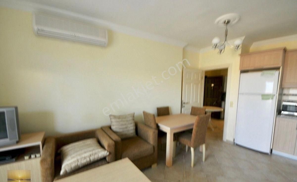 Büyük Köşe Bahçeli Satılık Ev Kumsal Plaja Yakın Sitede Plaj İmkanlı - Görsel 5