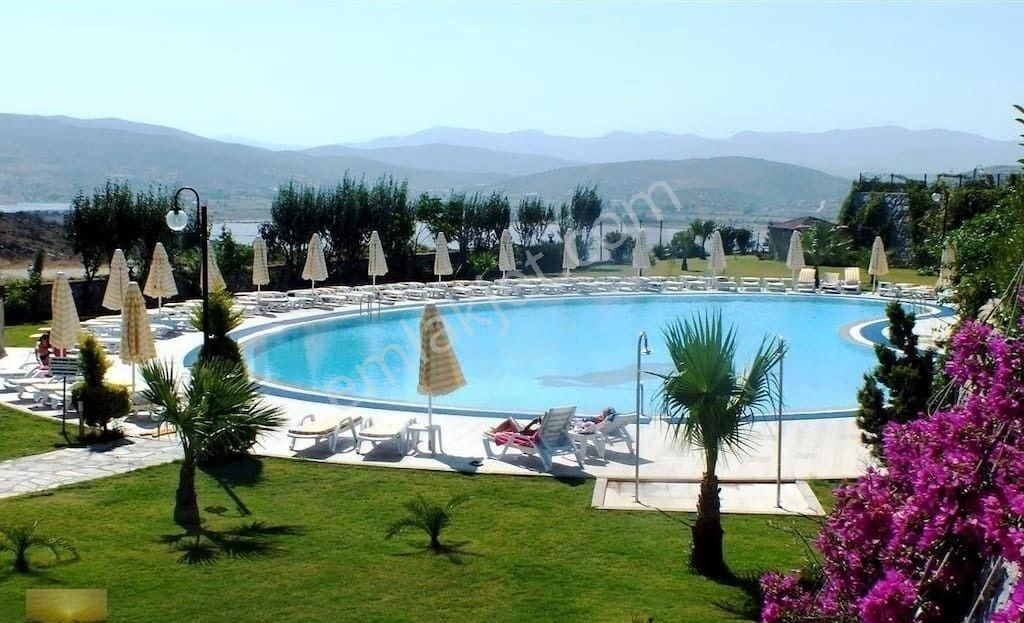 Büyük Köşe Bahçeli Satılık Ev Kumsal Plaja Yakın Sitede Plaj İmkanlı - Görsel 13