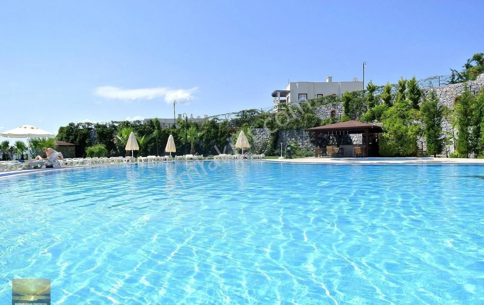 Büyük Köşe Bahçeli Satılık Ev Kumsal Yakın Sitede Plaj İmkanlı - Görsel 7