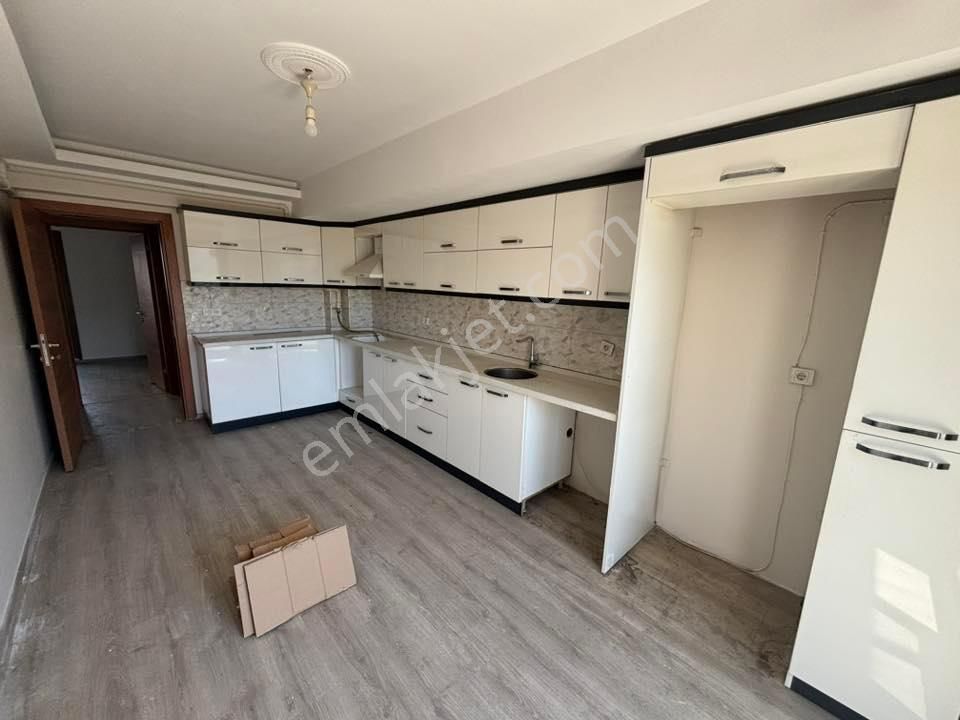 Tc Emlaktan Kiralık 2+1 Doğalgazlı Daire Bakımlı !!!
