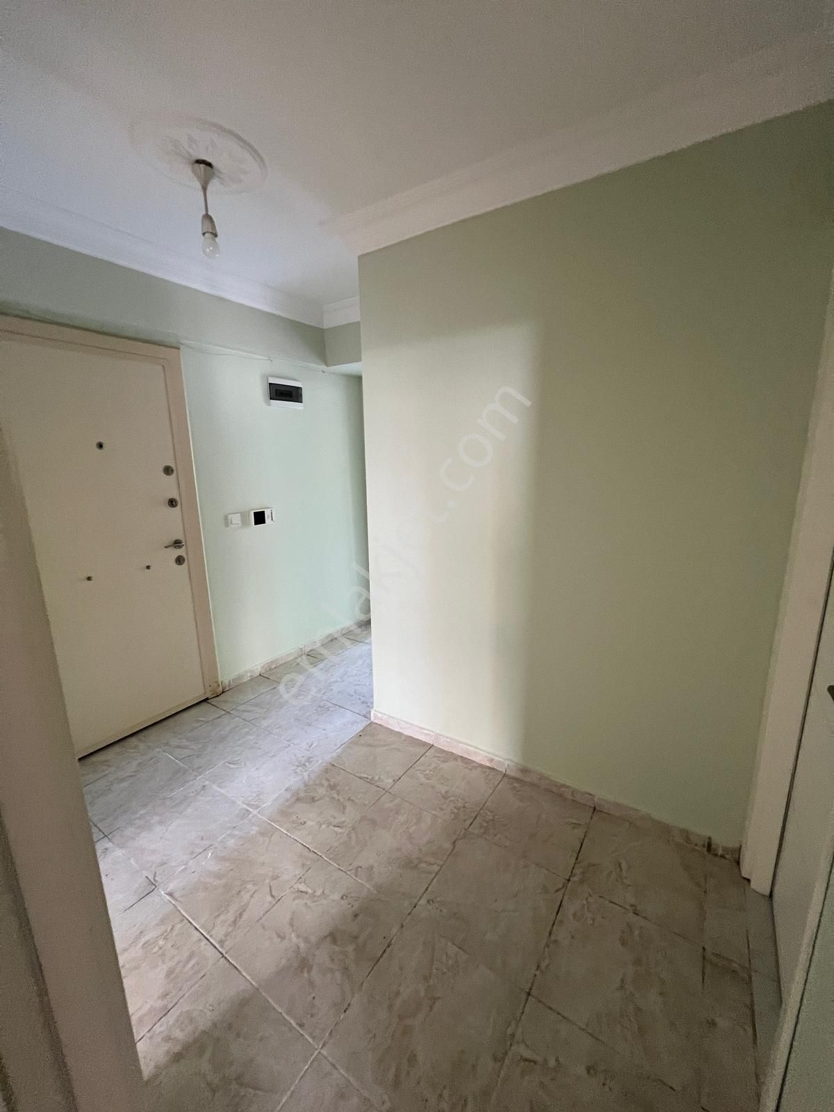 Üsküdarda Bağlarbaşına Yakın 2017 Yılında Yapılmış Asansörlü 2+1 70 M² Yüksek Giriş Kiralık Daire