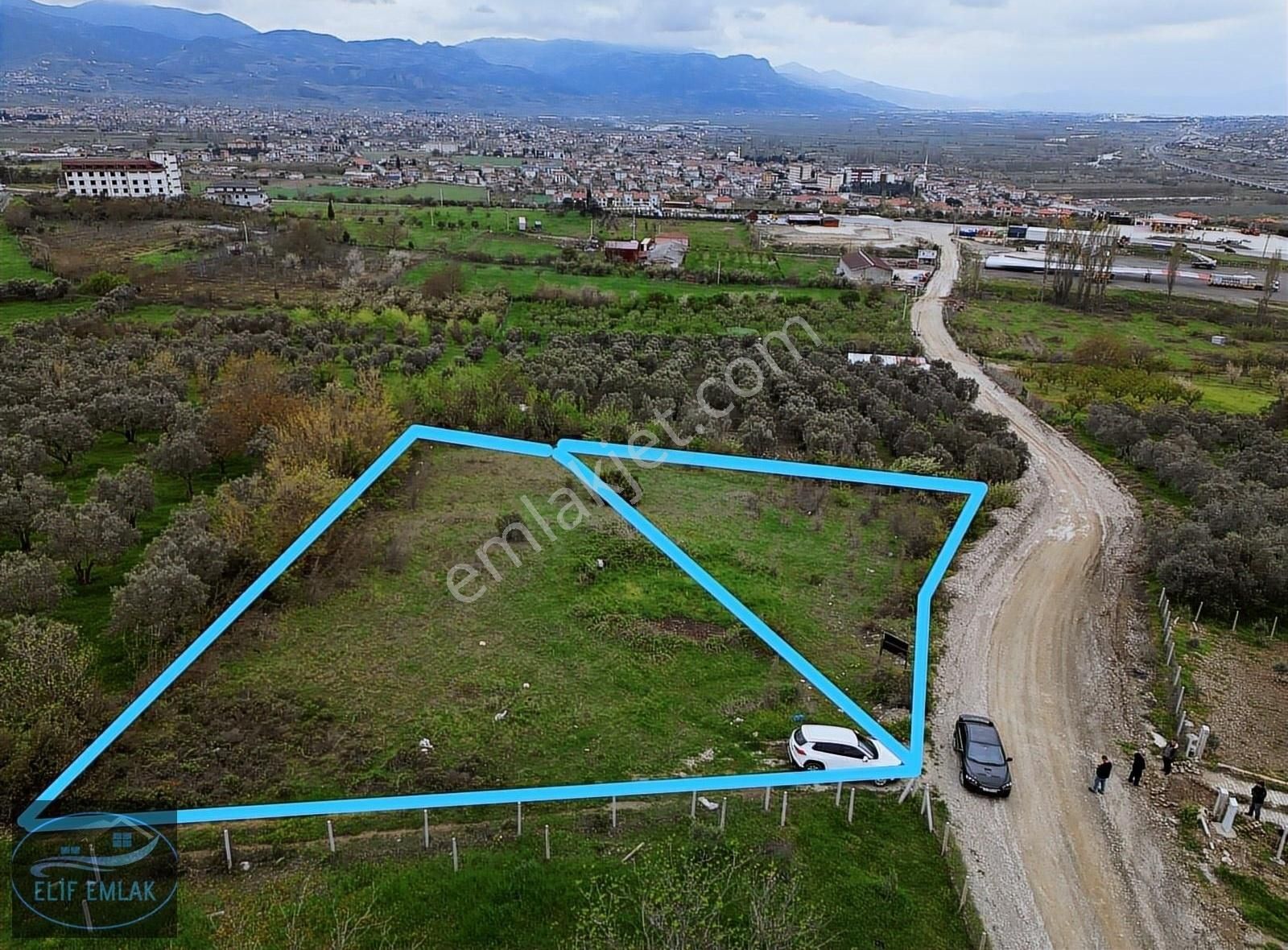 Geyve Eşme Mahallesi Panoramik Manzaraya Sahip İki Parsel Birden