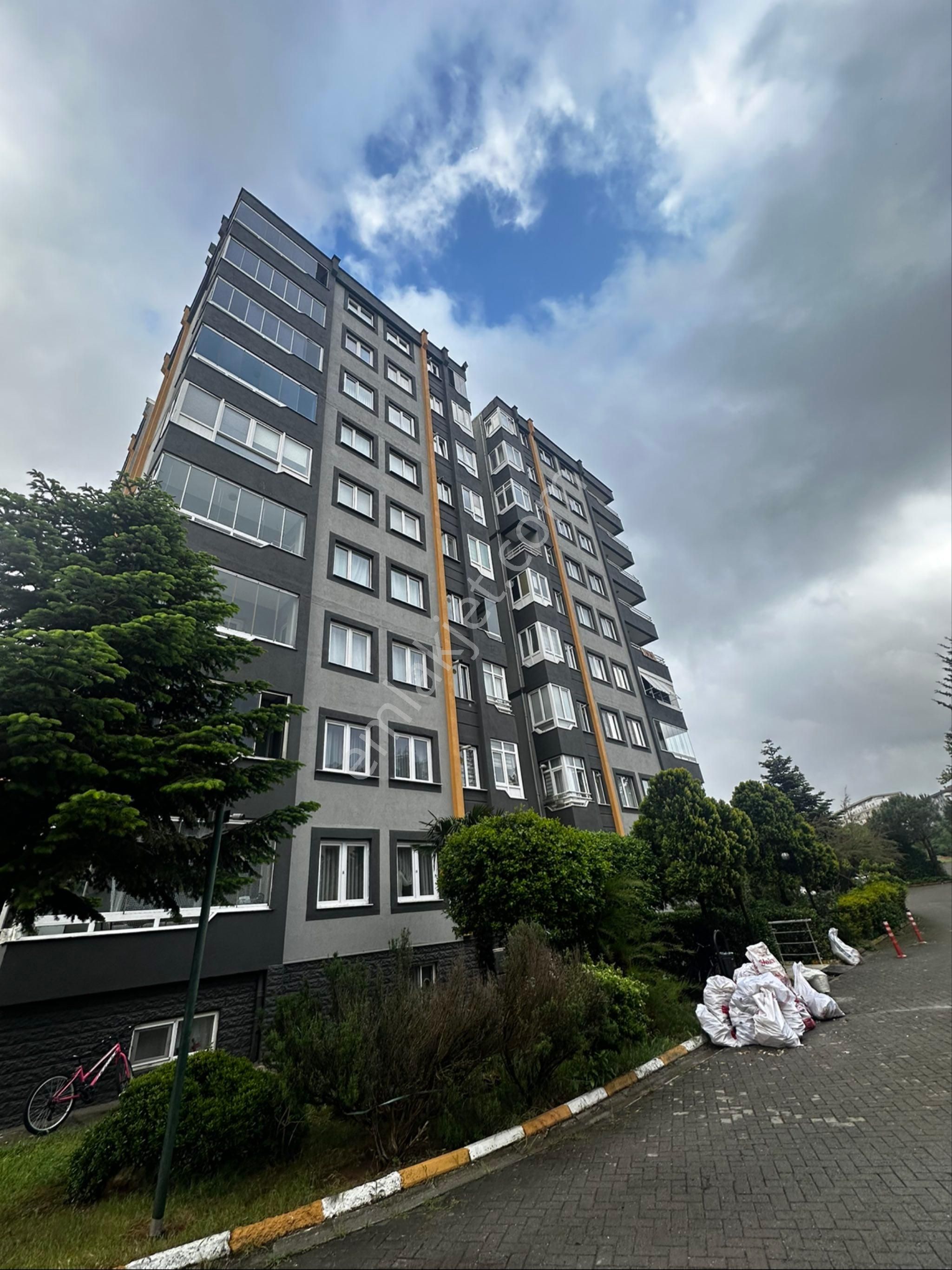Pendik Yenişehir Koru Sitesinde Satılık 3+1 Daire