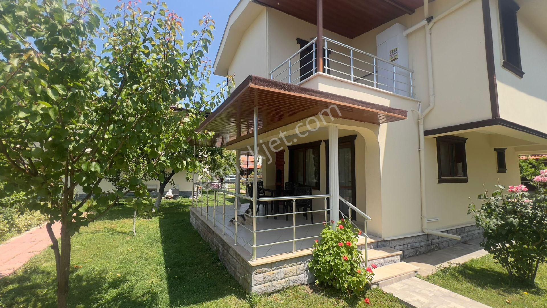 Eylül Emlak'tan Site İçerisinde Satılık Dubleks Villa