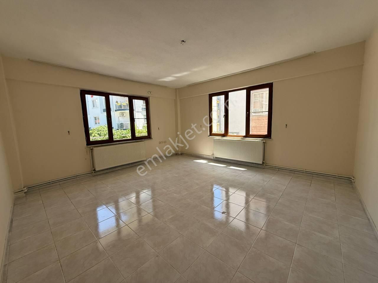 Uytundan Edremit Cennetayağında Doğalgazlı 3+1 Kiralık Daire