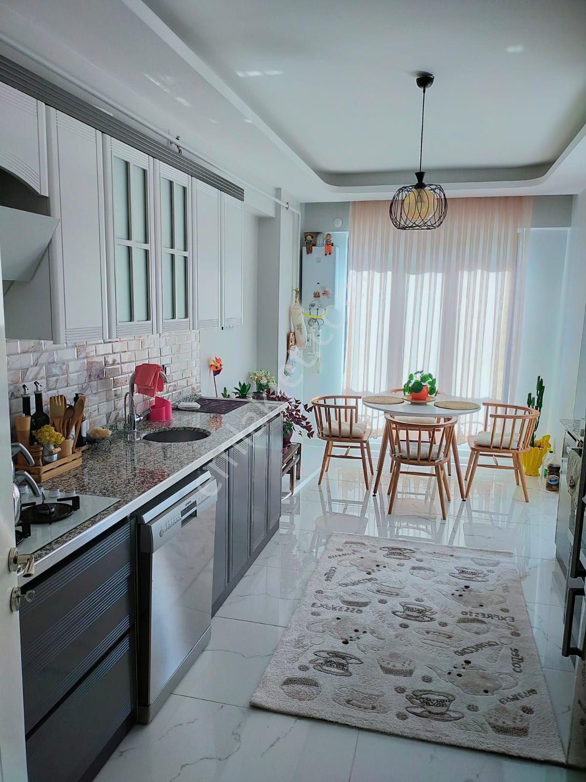 Berat Atabey Emlaktan Yeşilcam Cad Satılık 3+1 Arakat Daire