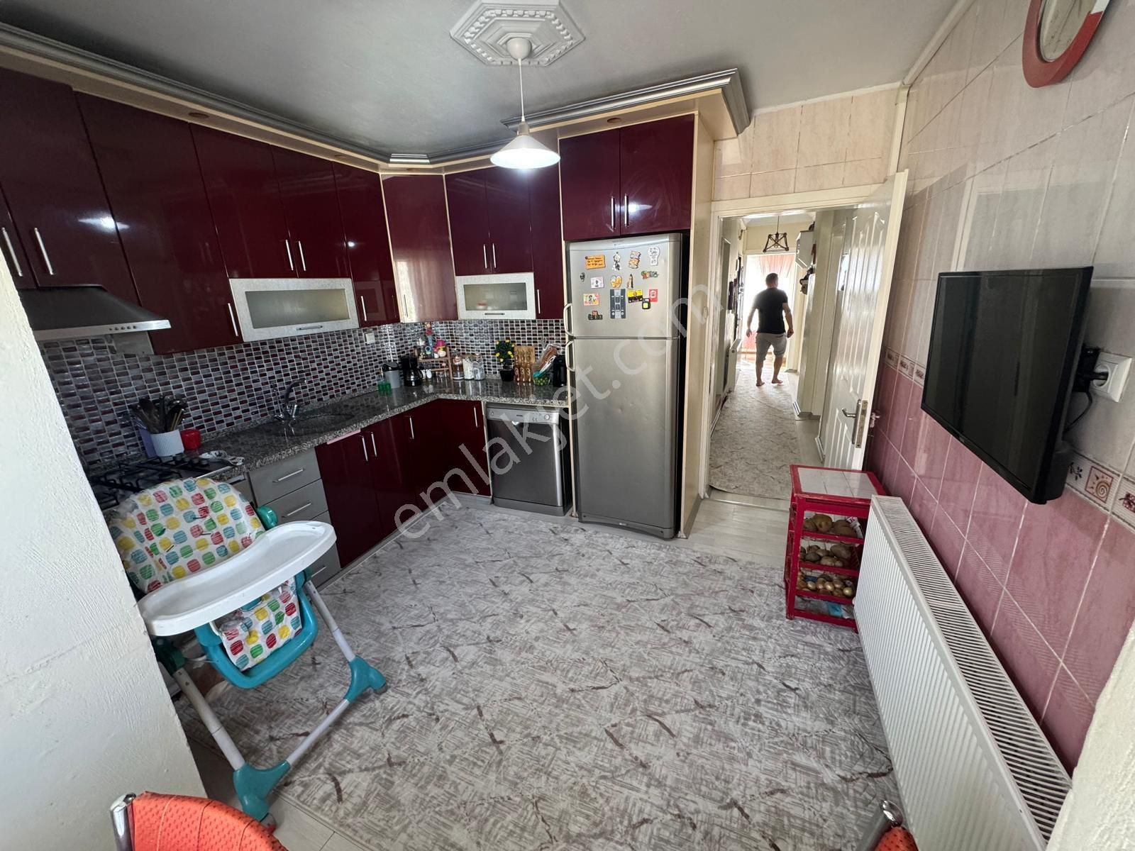 Yörük Emlaktan Satılık Eski Hastane Karşı Sokağı 3+1 125 M2