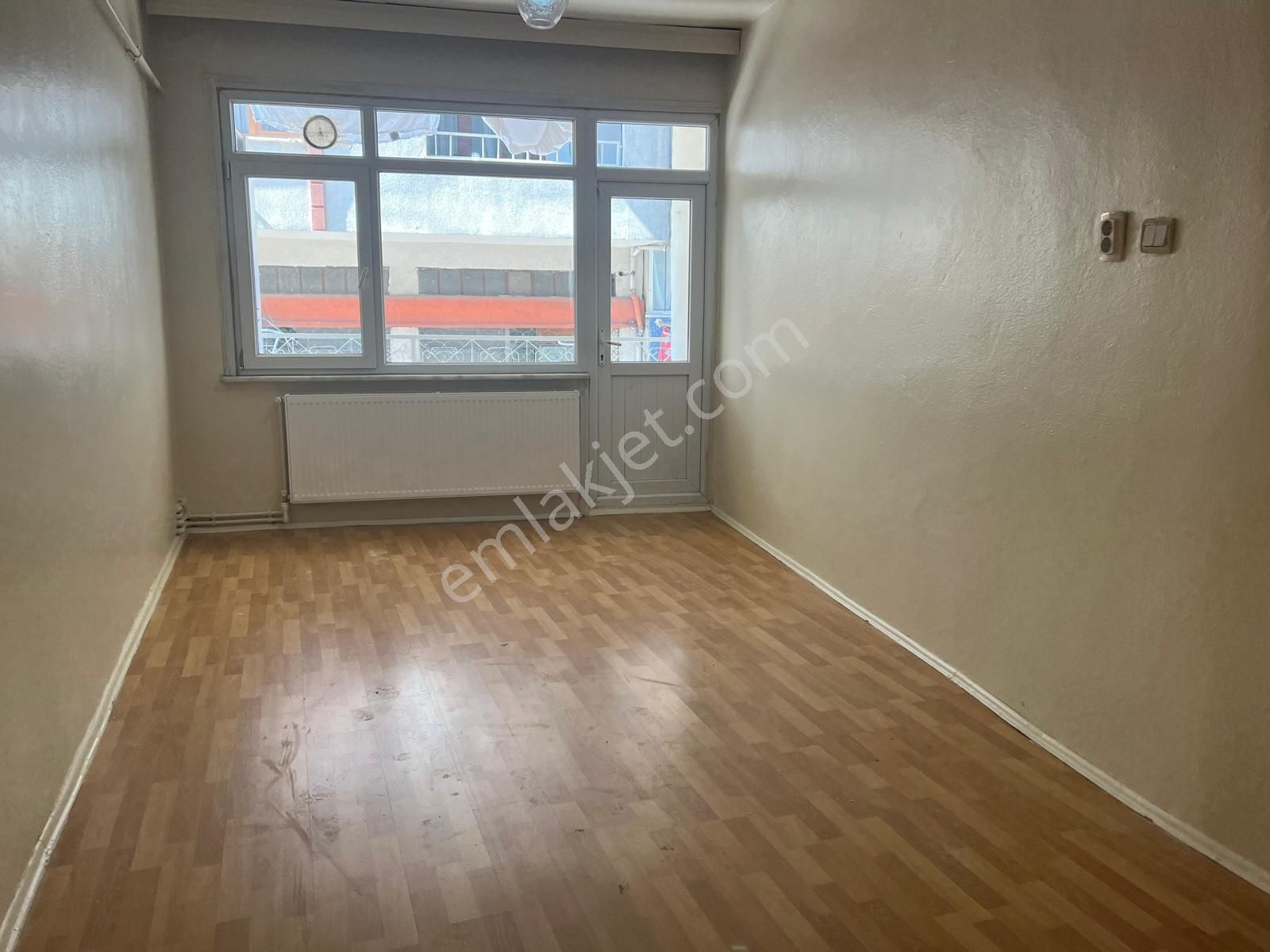 Çapa İstiklal Gayrımenkul Den Güngören Köy İçin De 2+1 Kiralık Daire