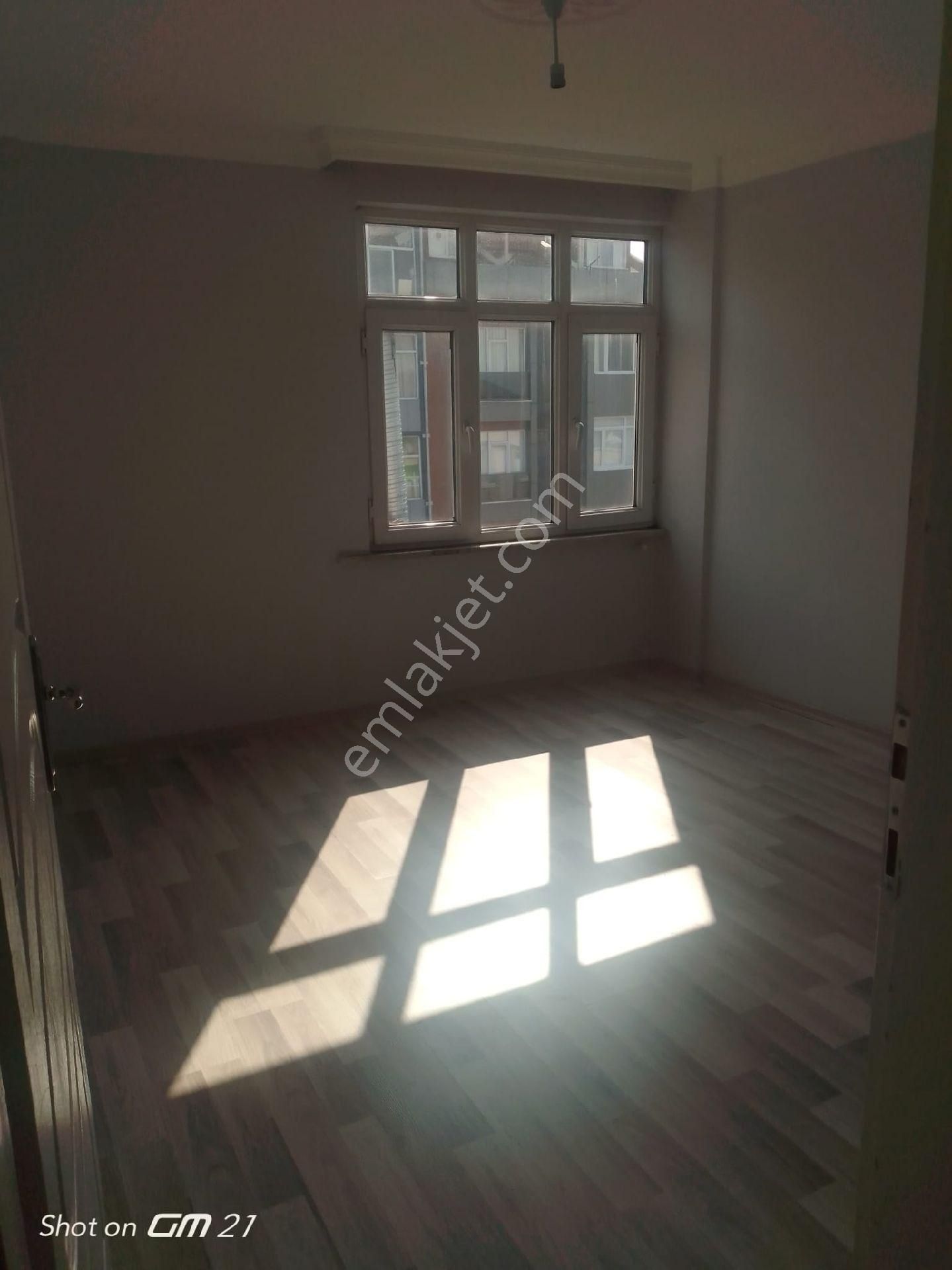 Arnavutköy Merkezde Kiralık Çatı Katı 1+1