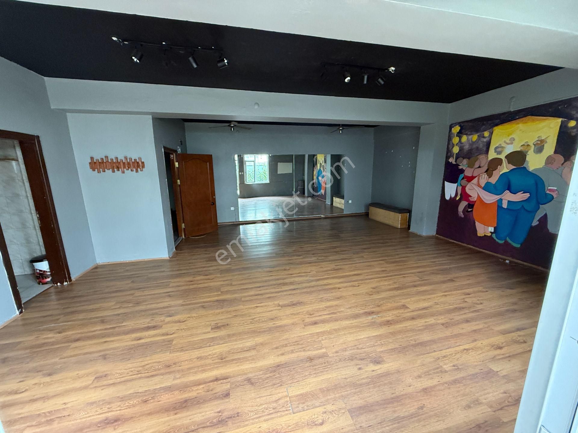 Yank'dan Hasanpaşa Da 65 M2 Teraslı Cadde Üzeri Kiralık Ofis