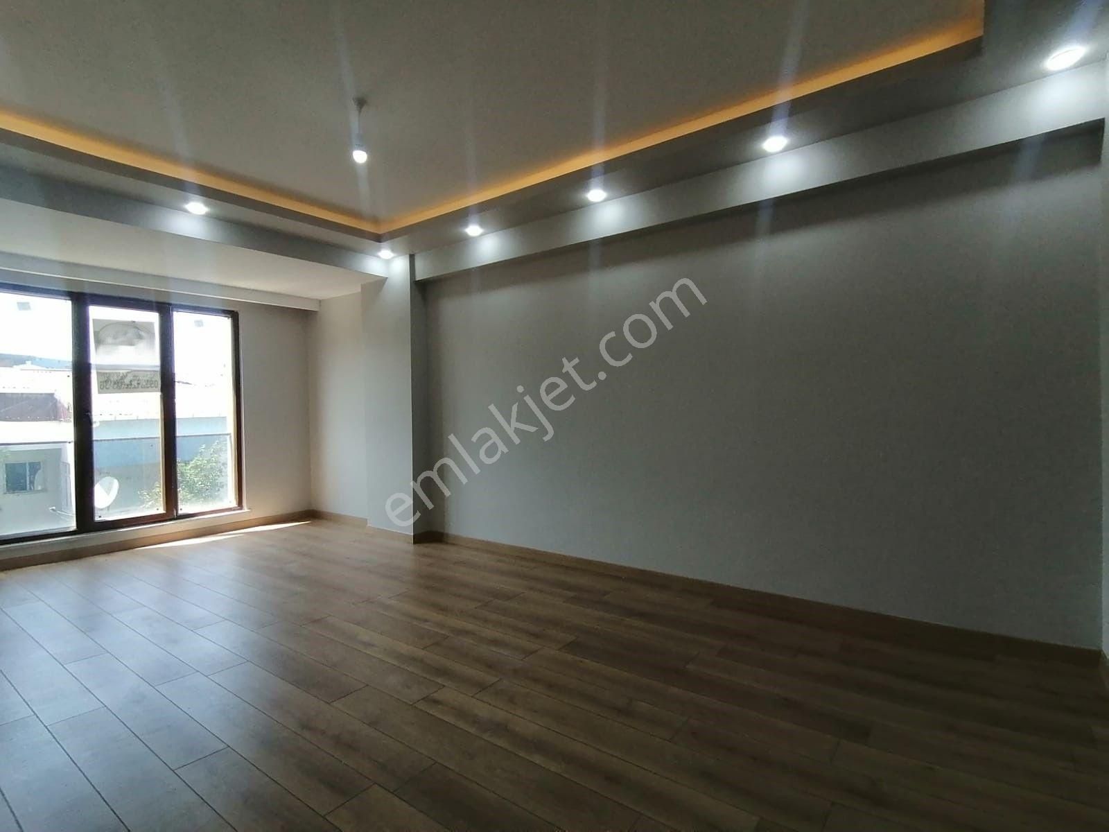 Çekmeköy Ağaoğlu Ve Çekpaya Yakın Metroya 10dk Satılık 2+1/80m2
