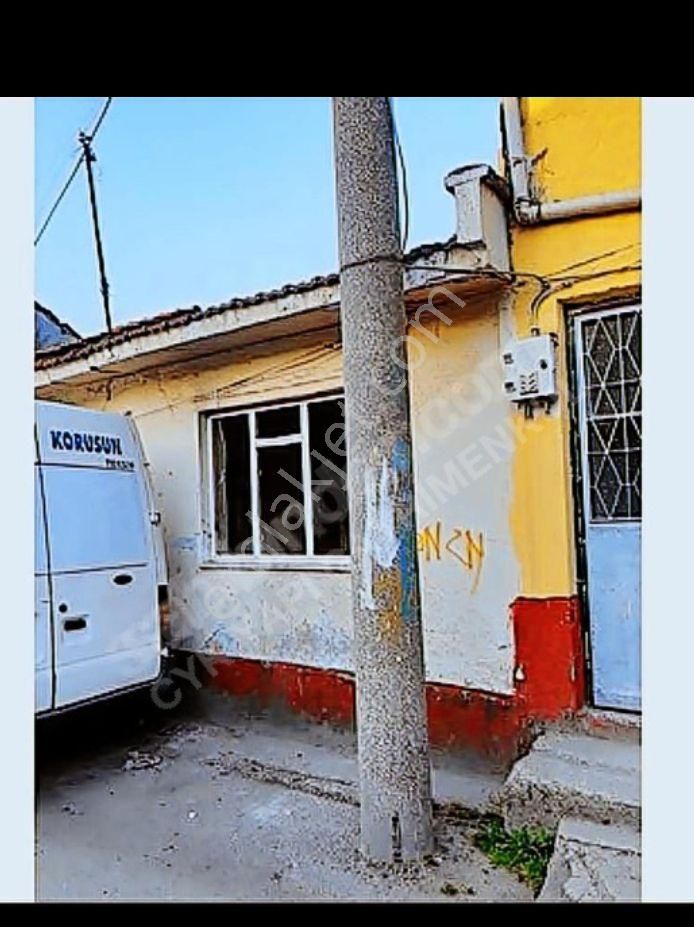 Acil Acil Çok Acil Satılık 98 M2 3 Kat İmarlı Arsa Niyetine Tapulu Müstakil Konut.