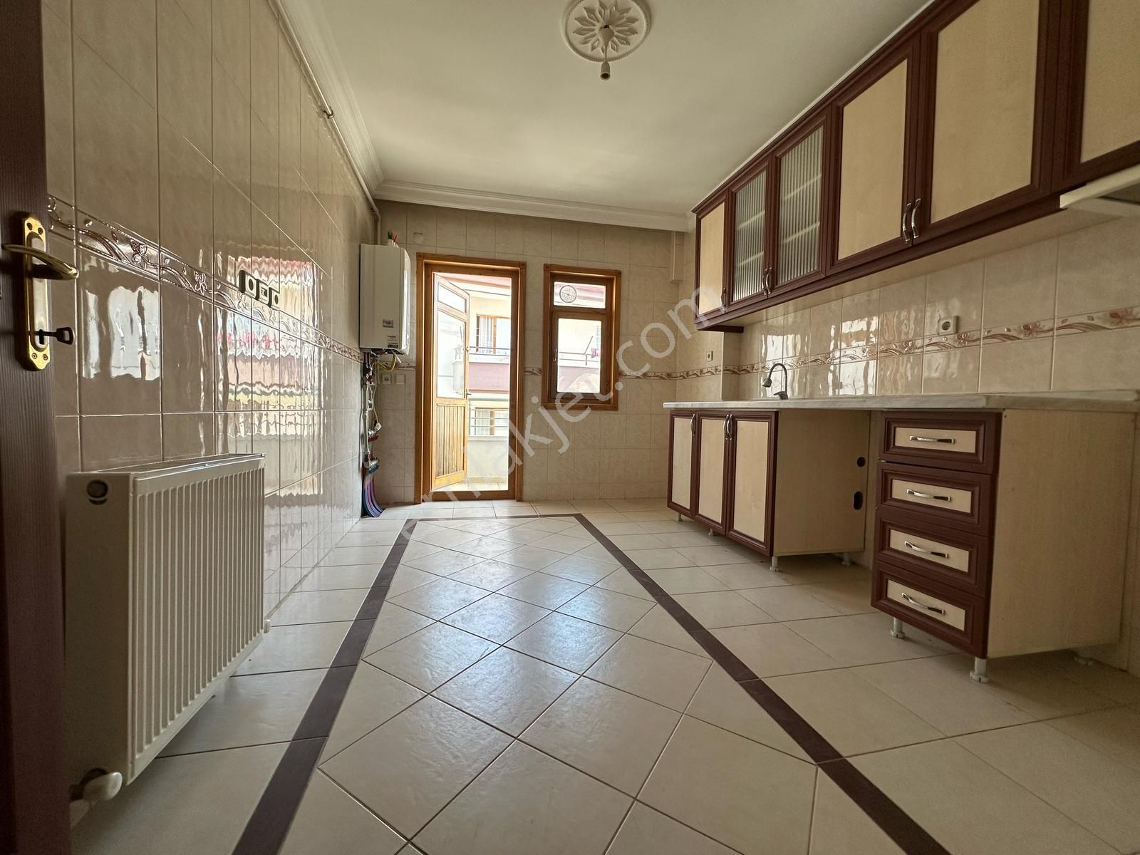 Pursaklar Mehmet Zengin Emlak'tan Fatih Mah.sinde 130 M2 Geniş Kullanışlı Güney