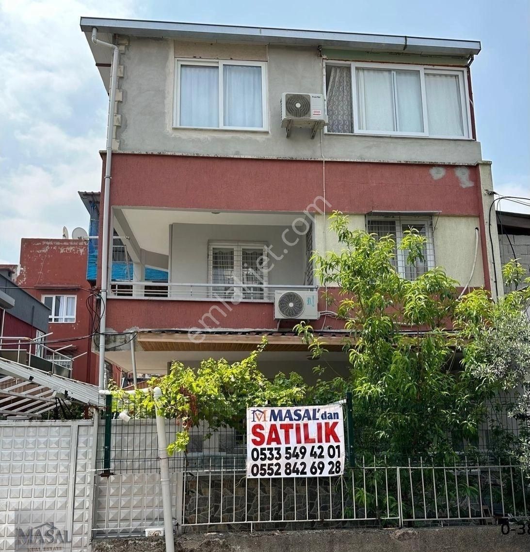 Mükemmel Konumda Bahçeli Dubleks 3 Katlı Müstakil Ev