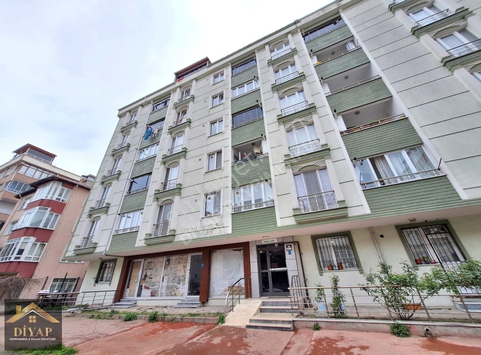 *diyap'tan Kapalı Pazar Karşısında Çift Teraslı 5+1 Dublex Daire