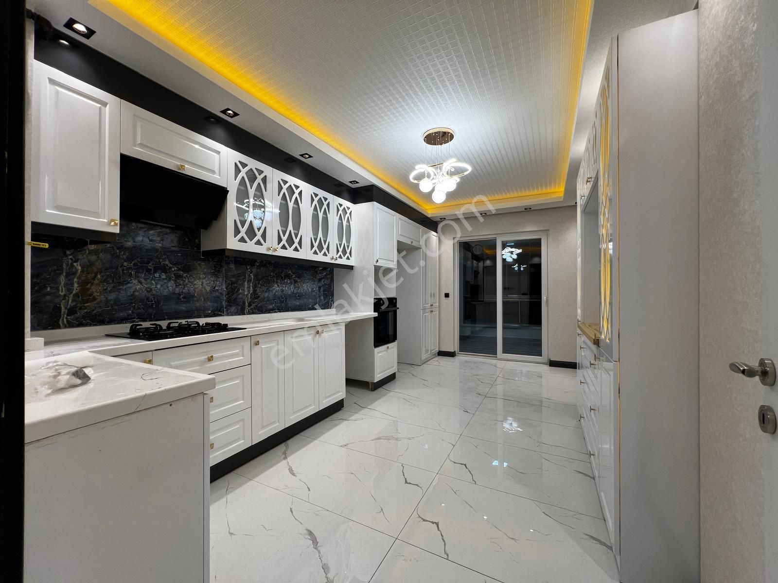 Keçiörende Giyinme Odalı,cam Balkonlu Kileri Ful Yapılı 4+1daire