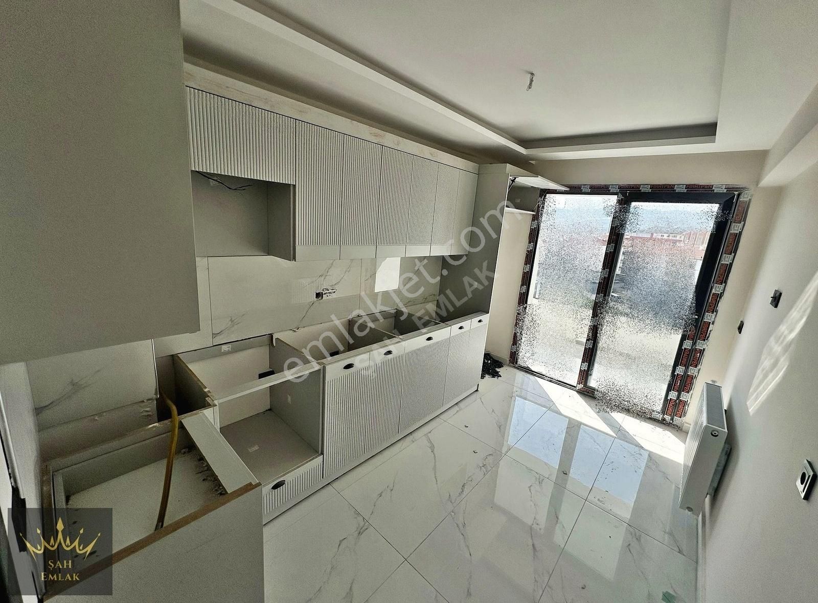 Şah'tan Site İçerisinde 2+1 Kredi Limitsiz Şehir Manzaralı Daire